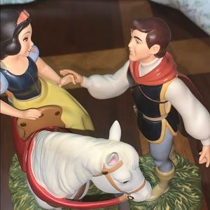 Snow White on horse and the Prince